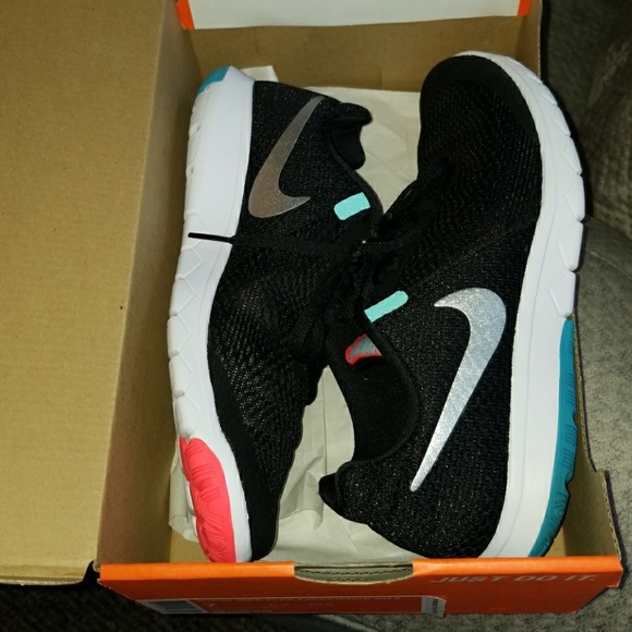 BNIB Nike Flex Experience Run 6 - Picture 1 of 8